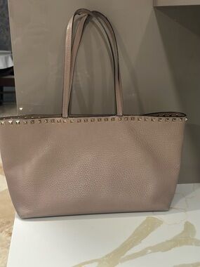 Valentino Garavani Blush Rockstud Pebbled Leather Tote